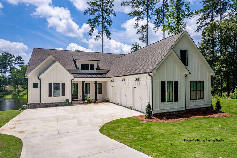 Modern Farmhouse Plan: 2,609 Square Feet, 3-4 Bedrooms, 2.5 Bathrooms ...