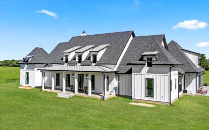 Modern Farmhouse House Plan #4534-00115 Build Photo